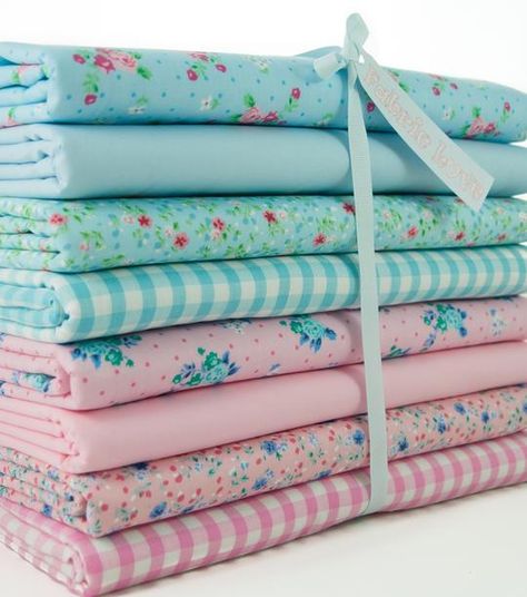 Vintage Sewing Rooms, Vintage Gingham, Crafting Wire, Fabric Clothes, Shabby Chic Fabric, Floral Fabrics, Bookmarks Kids, Blue Florals, Polycotton Fabric