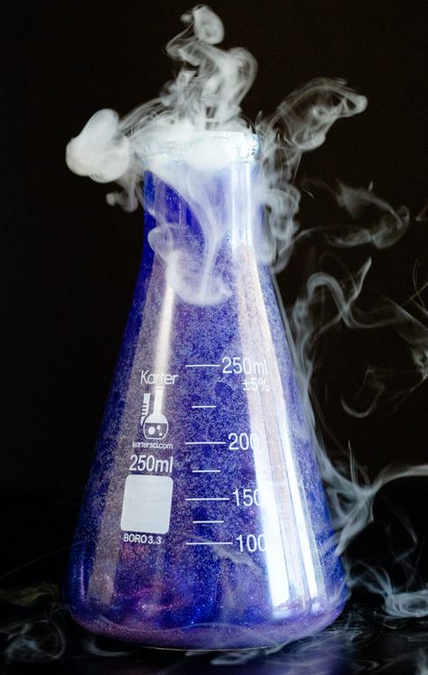 Looking for a fun and spooky cocktail to serve at your Halloween party? Try this purple smoking Witches Brew drink! Witches Brew Drink, Witches Brew Cocktail, Dry Ice Drinks, Vodka Sprite, Purple Drinks, Purple Cocktails, Candy Eyeballs, Fancy Sprinkles, Sparkling Cocktail