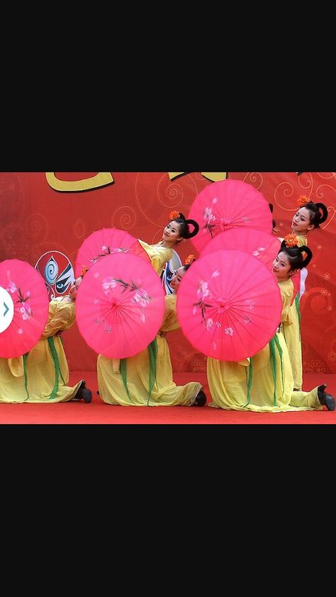 Chinese Umbrella Dance, Asian Umbrella, Chinese Umbrella, Chinese Dance, Japanese Umbrella, Fan Dance, Japanese Fan, Beijing China, Spring Festival