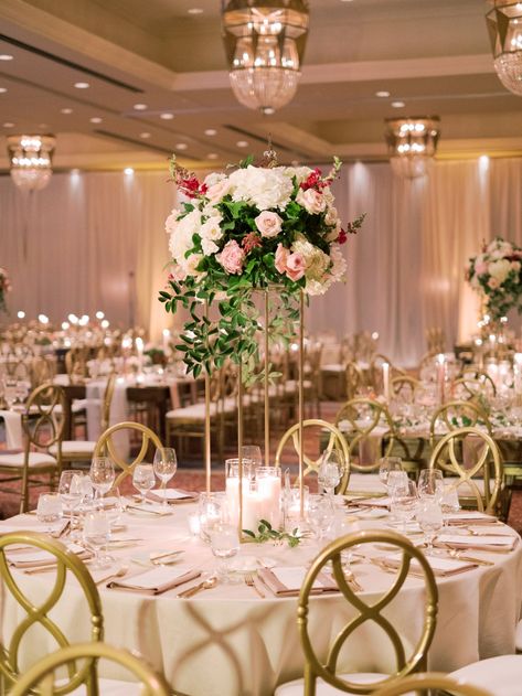 Glamourous Wedding Theme, Black Tie Wedding Ideas, Ivory And Blush Wedding, Wedding Ideas White, Rose Gold Table Decor, Wedding Decor Gold, Gold Chairs, Blush Wedding Theme, Gold Wedding Centerpieces