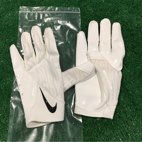 New Nfl Nike Vapor Knit 4.0 Wr Football Gloves Xl New Without Tags Ask Any Questions Thanks For Looking Nike Basketball Socks, Nike Gloves, Dri Fit Socks, Football Gloves, Nike Elite Socks, Football Gear, Soccer Socks, Nike Socks, Football Socks