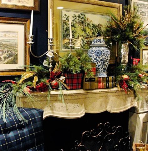 Chinoiserie Chic: Tartan and Chinoiserie Chinoiserie Christmas, Blue And White Chinoiserie, Tartan Christmas, Traditional Christmas Decorations, Christmas Decor Inspiration, Christmas Interiors, Have Inspiration, Chinoiserie Chic, Christmas Mantle