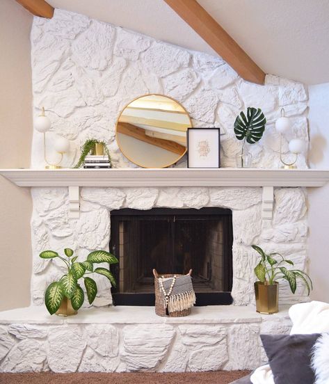 How to Paint a Brick or Stone Fireplace Painted Rock Fireplaces, Whitewash Stone Fireplace, Diy Stone Fireplace, Painted Stone Fireplace, White Stone Fireplaces, Jolie Paint, Stone Fireplace Makeover, Fireplace Redo, Stone Fireplace Surround