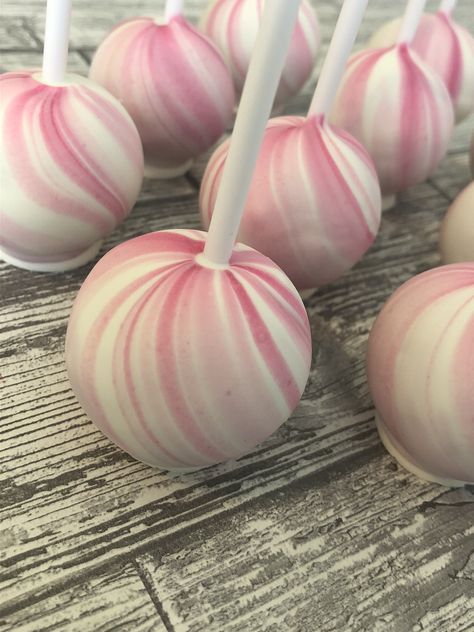 Pink swirled cake pops Pink Fancy Cake, Pink Cakepops Ideas, Cute Cake Pops Aesthetic, Cake Pops Business, Pink Cake Pops Ideas, Pink Cake Pops Birthday, Pretty Cake Pops, Cake Pop Aesthetic, Aesthetic Cake Pops