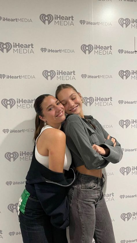 Maddie Z, Maddie And Mackenzie, Kenzie Ziegler, Sports Personality, Aesthetic Stores, Mackenzie Ziegler, Maddie Ziegler, Childhood Photos, Life Plan