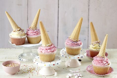 Upside Down Ice Cream, Summer Party Treats, Easy Unicorn Cake, Ice Cream Birthday Party Theme, Cupcake Ice Cream Cones, Cone Cupcakes, Ice Cream Cone Cupcakes, Ice Cream Party Theme, Ice Cream Cone Cake