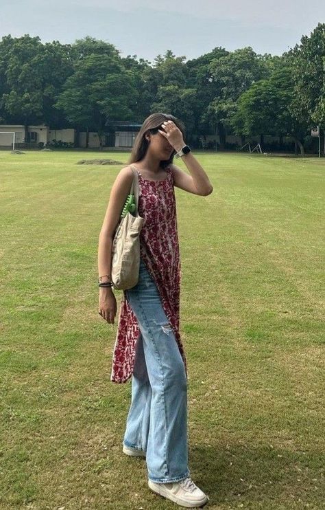 Kurti With Jeans And Sneakers, Kurtis And Jeans Outfit, Kurtis Jeans Outfit, Indian Aesthetic Outfit Casual, Poses In Kurti And Jeans, Kurti Jeans Outfit Casual, Indian College Aesthetic, Kurtis Aesthetic, Aesthetic Kurti Outfits