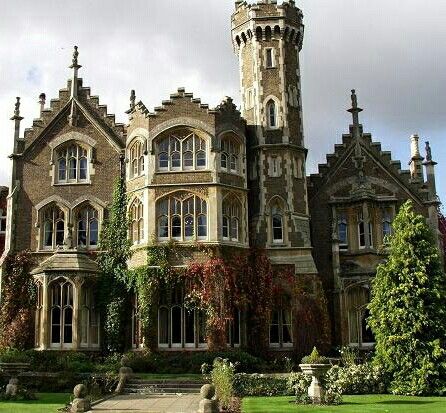 Oakley Manor - Berkshire Dark Academia Mansion, Manor Exterior, Majestic Houses, Gothic Manor, Castle Exterior, English Country Manor, Country Manor House, Victorian Manor, Mansion Exterior