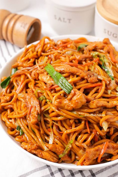 High Protein Lo Mein, Two Plaid Aprons, College Dinner, Best Ramen Noodles, Chicken Lo Mein Recipe, Chipotle Pasta, Fresh Egg Noodles, Lo Mein Recipe, Dinner Board