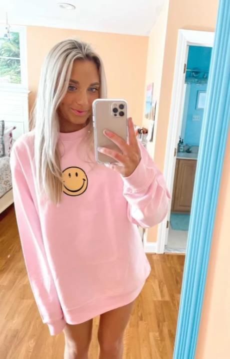 Smiley Face Sweatshirt, Preppy Inspo, Hoodie Outfits, Preppy Sweatshirts, Preppy Sweater, Textured Knit Sweater, Outfit Inspired, Comfort Colors Sweatshirt, School Clothes