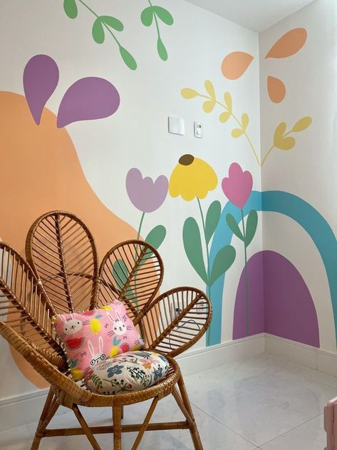 Mural For Playroom, Classroom Wall Painting Ideas, Wall Painting Ideas Kids Room, Kids Mural Ideas Bedrooms, Wall Painting Ideas For Kids, Kids Wall Murals Painted, Funky Wall Paint Ideas, Mural Kids Room, Wall Decals For Nursery