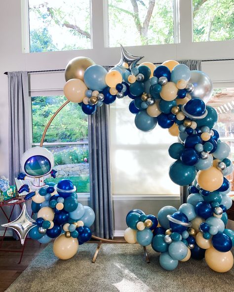 Space Theme Balloon Arch, Space Balloons, Circle Balloon Arch, Party Planning 101, Toddler Boy Birthday, Baby First Birthday Themes, Baby Theme, Animal Party Theme, Balloons Decorations