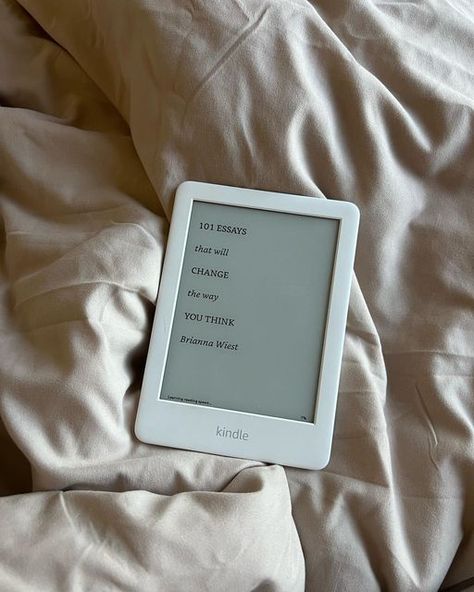 Kindle White, Kindle Bookstagram, White Kindle, Kindle Girlie, Kindle Aesthetic, Vision 2024, Book Corner, Reading Motivation, Book Corners