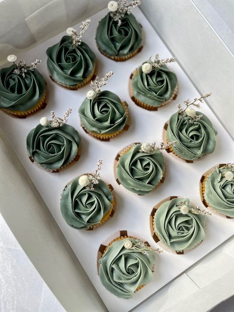 Green Cupcakes Ideas, Ombré Cupcakes, Sage Green Cupcakes, Enchanted Forest Wedding Theme, Succulent Cupcakes, Green Cupcakes, Bridal Shower Cupcakes, My Homies, Cupcakes Ideas