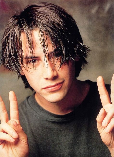 Keanu Reeves Young, 90s Men, Keanu Charles Reeves, The Boogeyman, Keanu Reeves, Celebrity Crush, Movie Stars, A Black, Mens Hairstyles