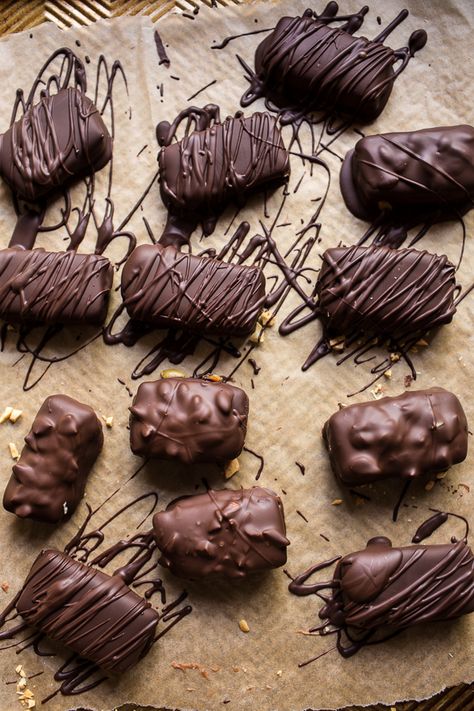 Homemade Tim Tams- the ultimate chocolate candy bar Homemade Chocolate Candy, Homemade Twix Bars, Tim Tams, Twix Bars, Twix Bar, Desserts Vegan, Classic Candy, Chocolate Candy Bar, Sweet Cookies