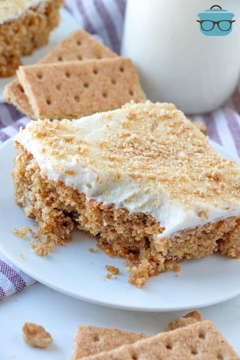 Graham Cracker Recipes Desserts, Cottage Cheese Dessert Recipes, Graham Cracker Dessert, Cracker Cake, Graham Cracker Cake, Cracker Dessert, Graham Cracker Recipes, Creamy Frosting, Desserts Cookies