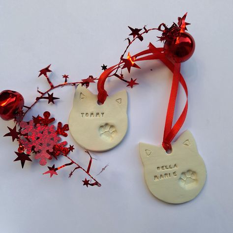 Personalized ornament christmas with pet's name. Cat footprint clay. Clay paw print holder. Pet ornament gift. Custom ornament pet name. Clay Paw Print, Cat Clay, Paw Print Art, Cat Footprint, Clay Clay, Pet Name, Clay Ornaments, Pet Memorial Gifts, Personalized Gift Tags