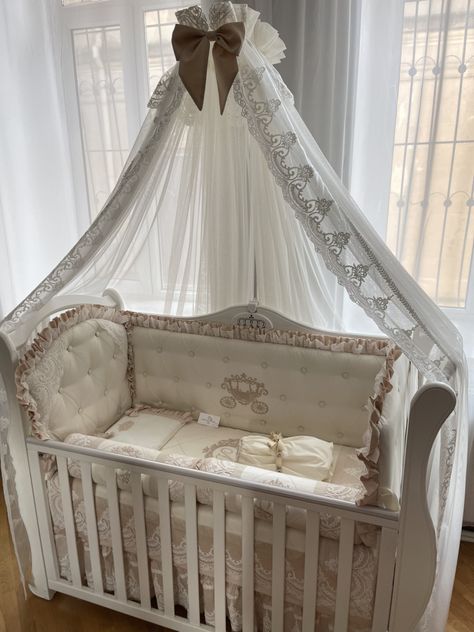 Circle Crib, Round Baby Cribs, Luxury Baby Crib, Luxury Baby Nursery, Postpartum Care Kit, Nursery Rooms, Baby Room Inspiration, Nursery Room Inspiration, Postpartum Care