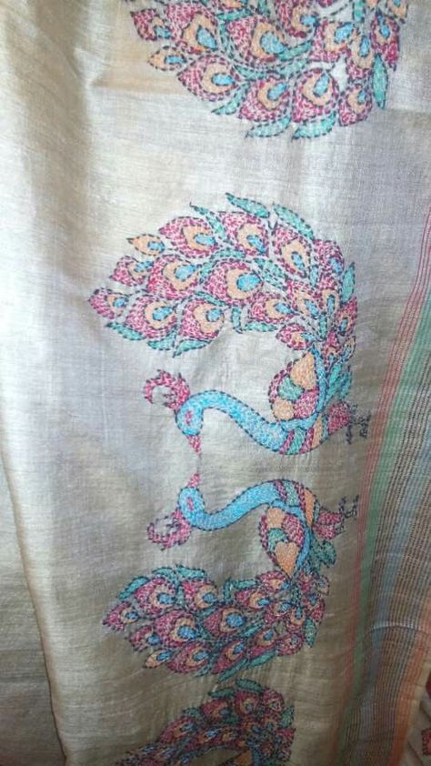 Katha Embroidery Motif, Kantha Embroidery Designs Pattern, Kantha Work Designs, Kantha Embroidery Motifs Traditional Design, Kantha Embroidery Designs, Nakshi Kantha Embroidery, Peacock Embroidery Designs, Peacock Embroidery, Kantha Sarees