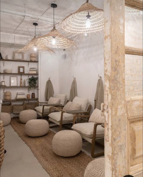 Deco Spa, Spa Massage Room, Massage Room Design, Massage Room Decor, Coffee Shop Concept, Massage Bar, Esthetician Room Decor, Esthetics Room, Spa Room Decor