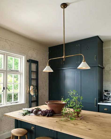 Space of the Week: This London Kitchen Features the Most Unexpected Cabinet Colors Devol Shaker Kitchen, Wooden Worktops, Simple Chandelier, Devol Kitchens, Green Kitchen Cabinets, London Kitchen, Shaker Kitchen, Kitchen Pendants, Kitchen Wallpaper