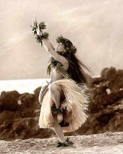 Kona Hawaii Hula Kahiko, Online Dance Classes, Polynesian People, Polynesian Dance, Tahitian Dance, Hawaii Hula, Hawaiian Dancers, Polynesian Art, Hawaii Art