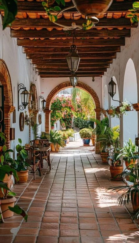 Mexican Style Homes, Mexican Style Home, Hacienda Decor, Spanish Home Decor, Hacienda Style Homes, Mexico House, Spanish Style Home, Casas Coloniales, Spanish Style Homes