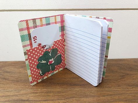 Mini Composition Books Ideas, Mini Junk Journals, Composition Notebook Diy, Notepad Crafts, Altered Composition Notebooks, Altered Composition Books, Notebook Holder, Note Pad Holder, Composition Books