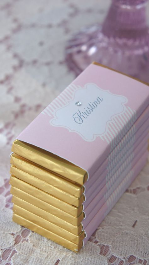 Personalized Chocolate Bars, Candy Bar Labels, Chocolate Wrapping, Packing Ideas, Soiree Dress, Chocolate Wrappers, Party Projects, Chocolate Design, Wedding Cakes With Cupcakes