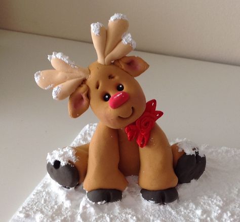 Reindeer Made from Cloud Clay (air dry clay) Clay Ideas Christmas, Air Dry Clay Ideas Christmas, Clay Ornaments Diy, Reindeer Clay, Modeling Clay Ideas, Clay Reindeer, Cloud Clay, Clay Christmas Decorations, Fondant Animals