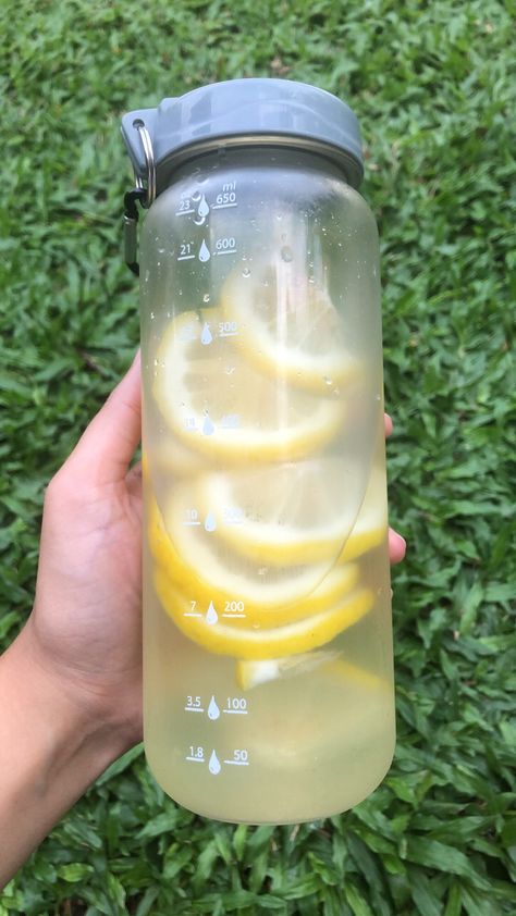 #infusedwater #lemon Lemon Infused Water, Air Lemon, Water Lemon, Lemon Diet, Vampire Diaries Wallpaper, Lemon Tea, Infused Water, Lemon Water, Vampire Diaries