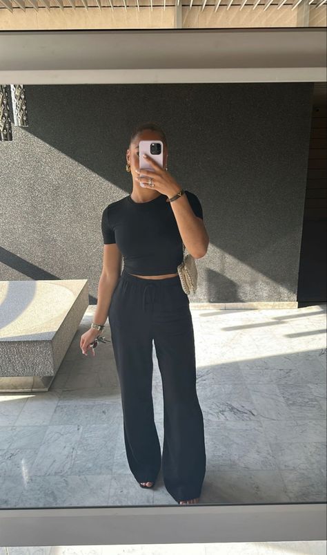 Tight Dress Outfit, Mode Zara, Causal Outfits, Causual Outfits, Modest Fashion Outfits, Clean Girl, Professional Outfits, Basic Outfits, Edgy Outfits