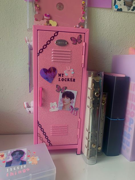 glitter mini locker. bts kpop decoration. deco. Pink Mini Locker, Mini Locker Kpop, Mini Locker Ideas, Mini Locker Decor, Cute Locker Decorations, Pink Locker, Mini Locker, Locker Ideas, Kpop Deco