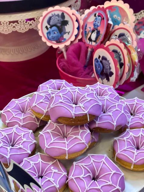 Vampirina Birthday Party Ideas, Vampirina Birthday Party, Vampirina Birthday, Halloween Treats To Make, Monster High Birthday Party, Diy Halloween Treats, Monster High Party, Birthday Halloween Party, Halloween Food For Party