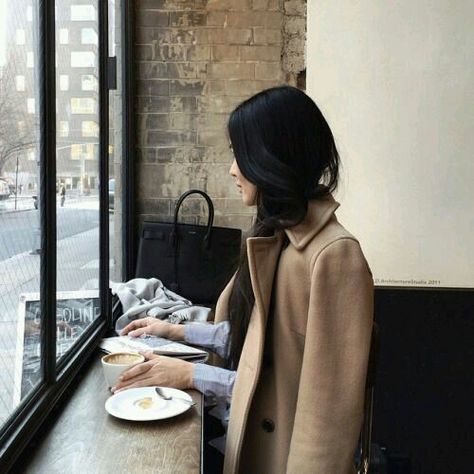 Modern Hepburn, Camel Coat, Style Clothes, How To Pose, Coffee House, Coffee Break, French Style, The Window, Look Fashion