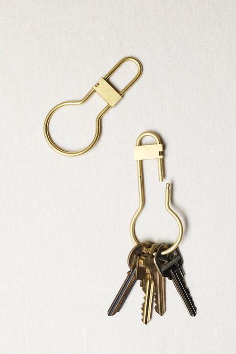 Vintage Brass Key Ring – Earthen Unique Key Chain, Brass Key Ring, Keychain Ideas Car Keys, Utility Accessories, Classy Keychain, Knife Keychain, 2024 Accessories, Fish Knife, Purse Hardware