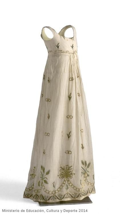 Dress 1795-1805 Museo del Traje 1700 Fashion, Regency Era Fashion, 1800s Fashion, Regency Dress, Regency Fashion, Old Dresses, Period Outfit, Sleeveless Gown, Regency Era