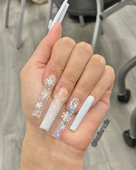 Blue Diamond Nails, Christmas Nails Short, Diamond Veil, Nails Photos, Quinceanera Nails, Luminous Nails, Seasonal Nails, Sparkle Nails, Square Acrylic Nails