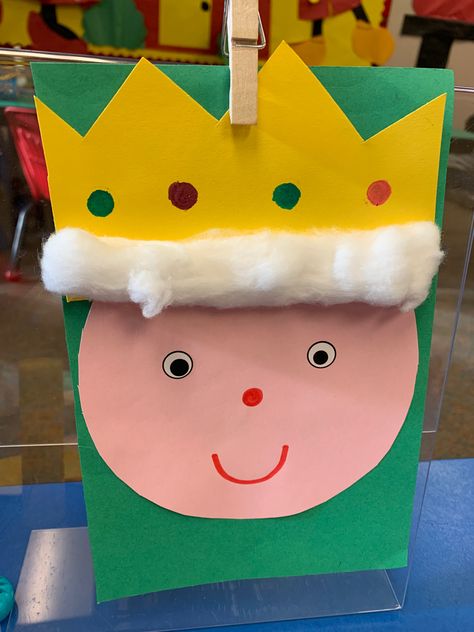 Preschool crafts letter K Queen Crafts For Preschoolers, K Is For King Craft, King Activities For Preschool, K Is For King, King Crafts For Preschoolers, King Craft Preschool, Q Is For Queen Craft, King Crafts For Kids, Crown Crafts For Kids