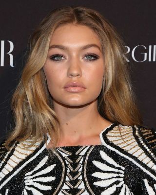 Rounded Eyebrows:  Gigi Hadid has said that she avoids over-plucking her brows and has maintained her naturally fuller, rounded-shaped brows since she was a kid. Round Eyebrows, Celebrity Eyebrows, Fall Makeup Trend, Makeup Tip, Red Carpet Beauty, Make Up Inspiration, Glow Skin, Cindy Kimberly, Fall Makeup