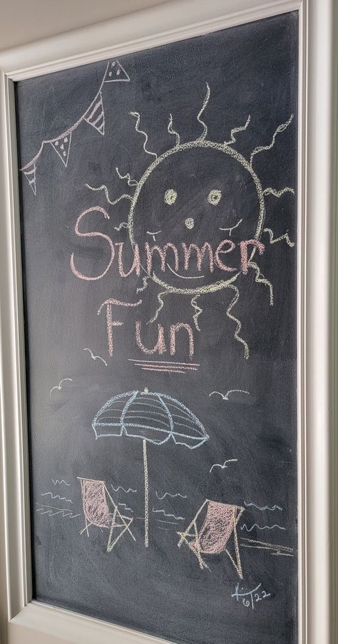 June Calendar Chalkboard Art, August Chalkboard Art, Chalkboard Summer Ideas, Happy Summer Chalkboard Art, End Of Summer Chalkboard Art, Summertime Chalkboard Art, Chalkboard Art Diy, Blackboard Drawing, Sidewalk Signs