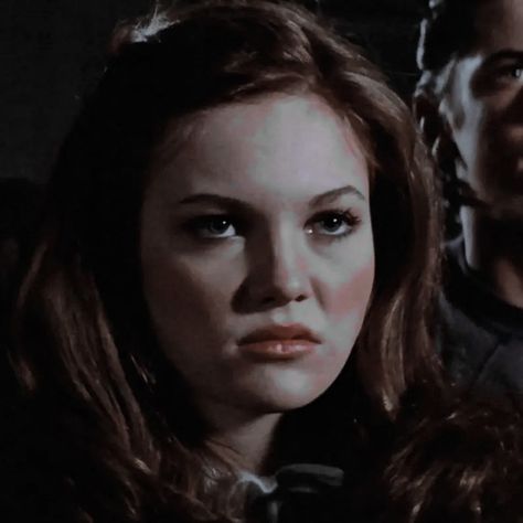 Marcia Outsiders, Cherry Valance Aesthetic, Outsiders Cherry, Cherry Valance The Outsiders, Outsiders Photos, Young Diane Lane, Diana Lane, Cherry Valance, Outsiders Greasers