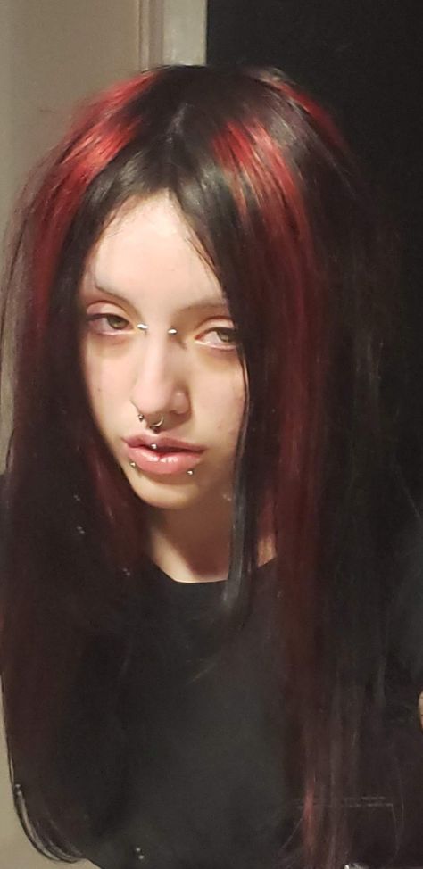 red streaks gothic girl dead girl metalhead girl Dark Red Alt Hair, Goth Black And Red Hair, Cute Hair Colors For Dark Hair, Black And Red Alt Hair, Alt Red And Black Hair, Hair Dye Red Ideas, 90s Dyed Hair, Dark Red Hair Dye Ideas, Black Hair With Dyed Bangs