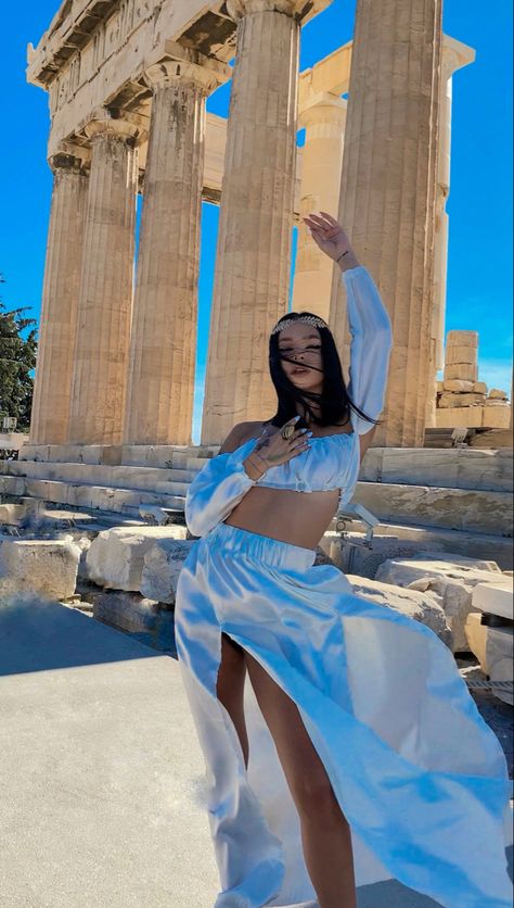 Ephesus Turkey Outfits, Acropolis Photo Ideas, Acropolis Outfit, Athens Greece Aesthetic Outfit, Atina Greece, Athena Greece, Athens Aesthetic, Athena Aesthetic, Eurotrip Outfits