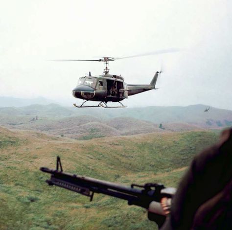 Vietnam Helicopters, Huey Helicopter, Good Morning Vietnam, Vietnam History, Vietnam Art, Vietnam Vets, Noble Quran, Military Pictures, Military Helicopter