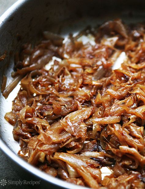 How to Caramelize Onions ~ How to slowly caramelize onions to bring out deep, rich, sweet flavor as the natural sugars in the onions caramelize. Video included. ~ SimplyRecipes.com Caramelized Onions Recipe, Simply Food, Carmelized Onions, Plant Based Burgers, French Onion Dip, Food Crush, Dash Diet, Onion Recipes, Clean Food