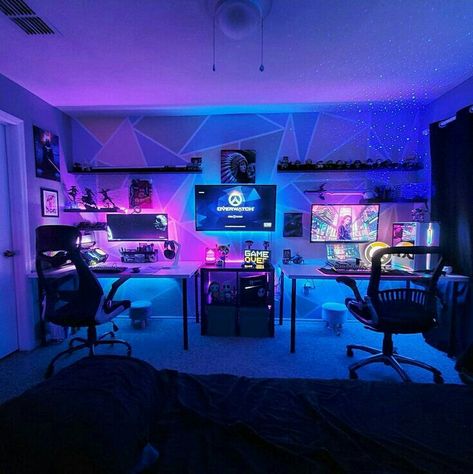 Couple Gaming Room Setup, Gamer Bedroom Ideas, Games Room Inspiration, Gamer Bedroom, Small Game Rooms, Game Setup, Computer Gaming Room, Gamer Setup, Gamer Room Decor