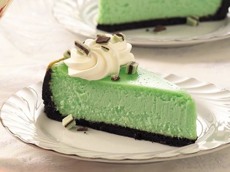 Used mint oreos for the crust, and added some drops of green food coloring to the cake before baking to swirl through it. Topped it with chopped Andes mints. When I make it in the future, I may adapt it more to my standard recipe, as it turned out less firm than I'd like.  Still great flavor though Mint Cheesecake, Quick Cookies, Green Cake, Easy Cheesecake Recipes, Easy Cheesecake, Köstliche Desserts, Cheesecake Recipe, Betty Crocker, Mint Chocolate