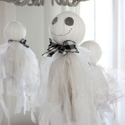 How To Make Ghosts, Ghost Tutorial, Easy Fall Wreaths, Cute Halloween Decorations, Old Sheets, Hanging Ghosts, Pot Rack Hanging, Ghost Decoration, Stacked Pumpkins